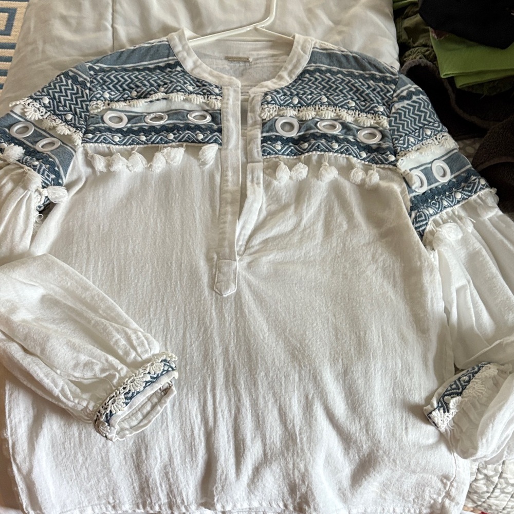 Dodo Bar Or White and Blue Embroidered Blouse